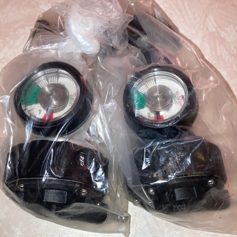 Oxygen regulators